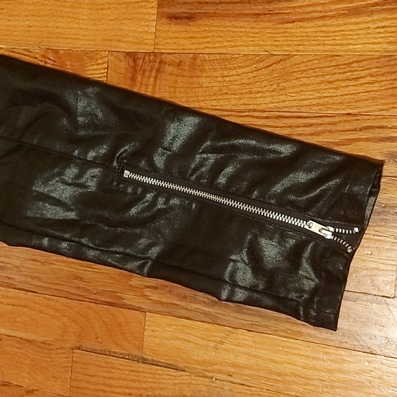 Button-Up Faux Leather Skinny Pants - Picture 5 of 7